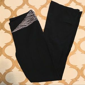 Black yoga pants! L